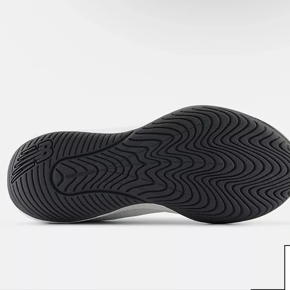 New Balance women’s 696v6 - Picture 3 of 8